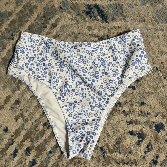 Hollister Other - NWT hollister high waisted swim bottoms small